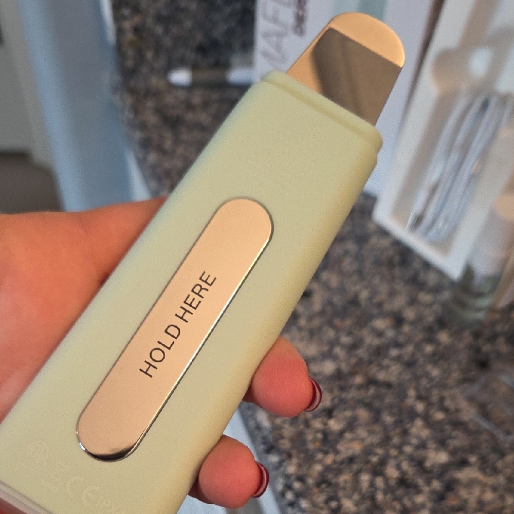 Dermaflash Dermapore Pore Extractor in Mint - Picture 5 of 6